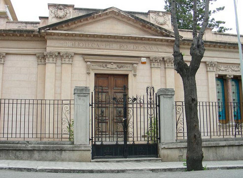Biblioteca Pietro De Nava