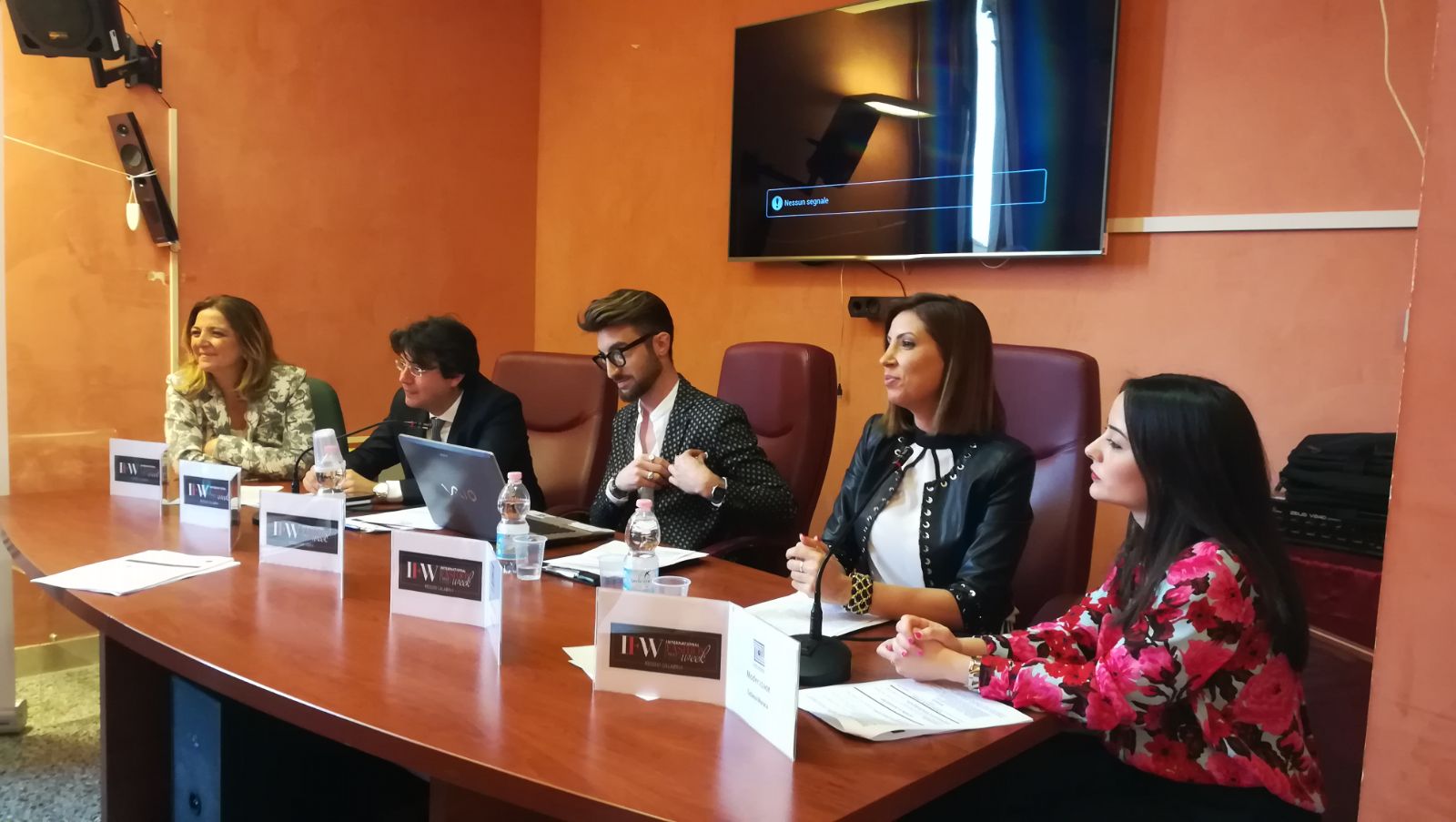 tavolo conferenza stampa International Fashion Week 2018