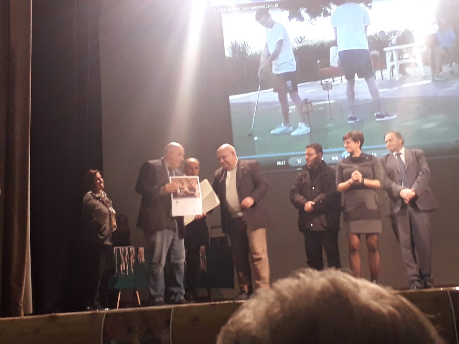 Civita il sindaco consegna il calendario