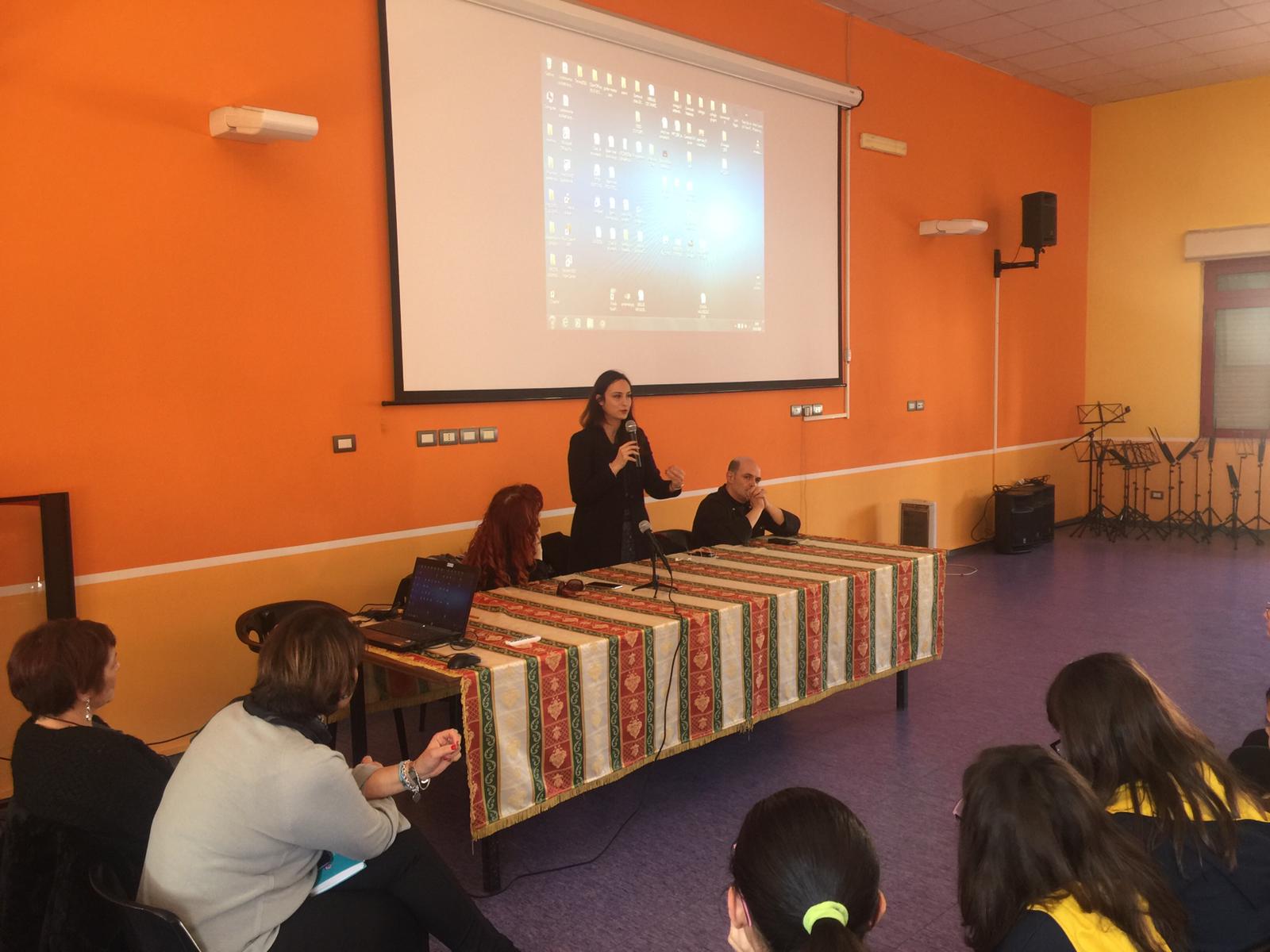 RC   Lintervento della dottoressa Rosanna Scopelliti alllincontro con i ragazzi dell FalcomatÃ Archi